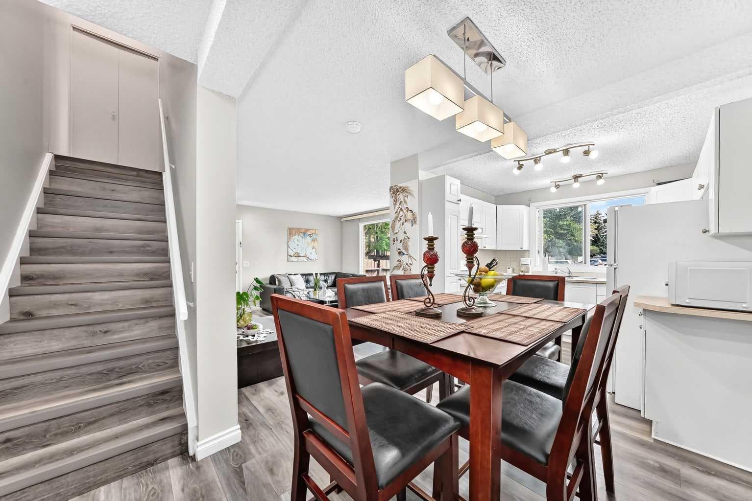 33, 175 Manora Place 