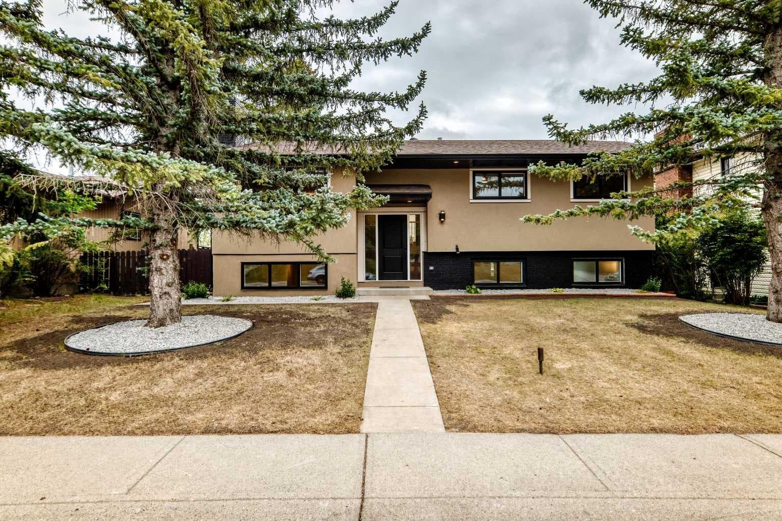 307 Silverthorn Way NW