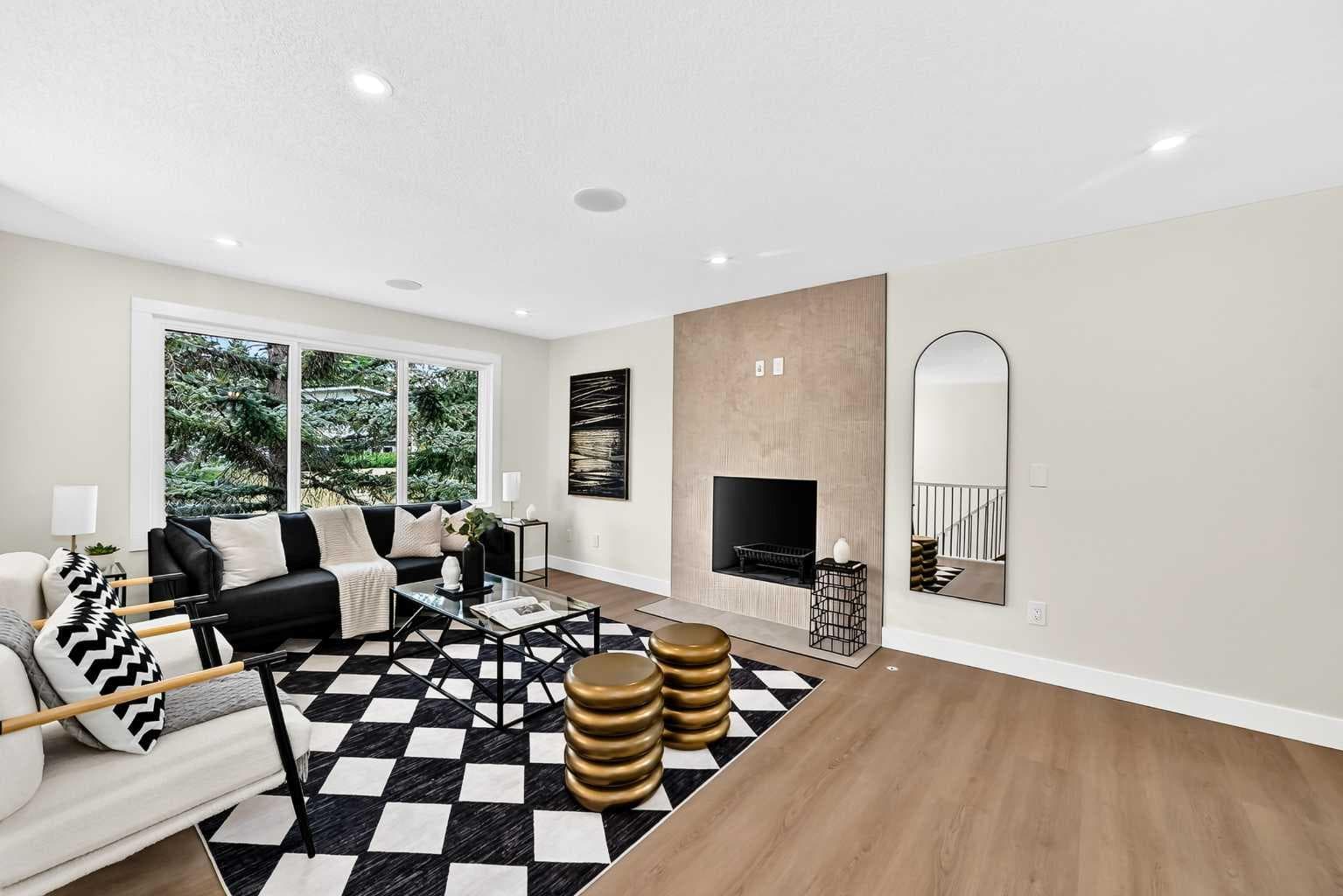307 Silverthorn Way NW