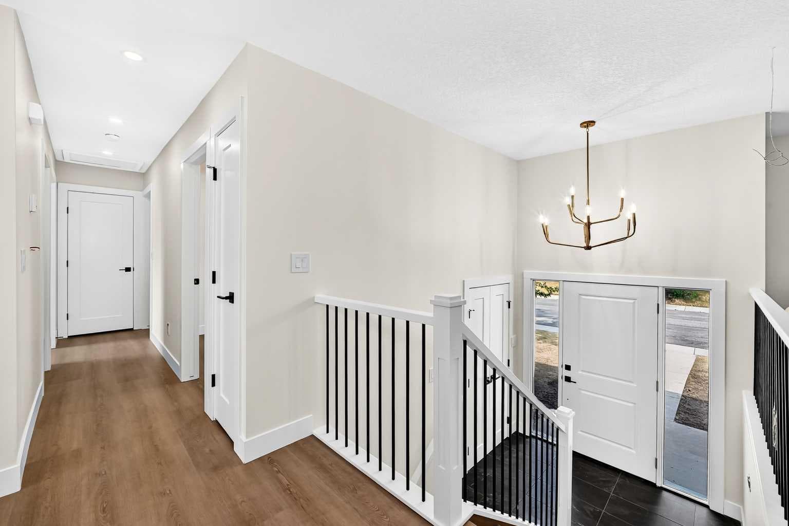 307 Silverthorn Way NW