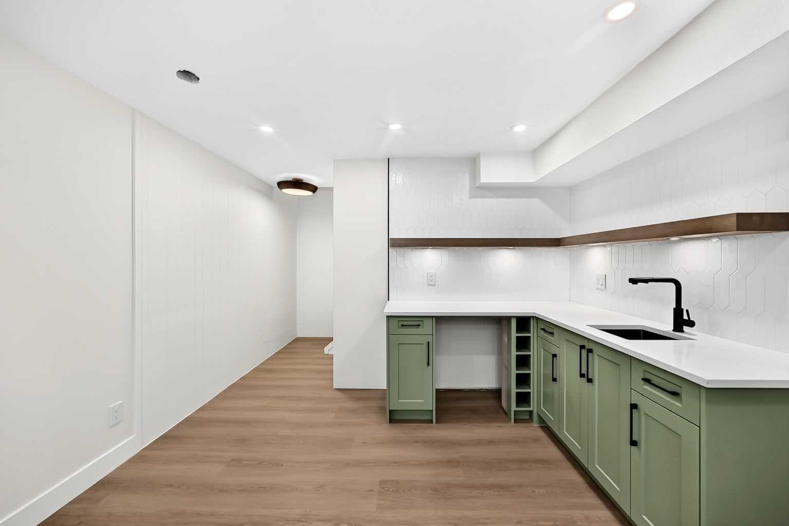 307 Silverthorn Way NW
