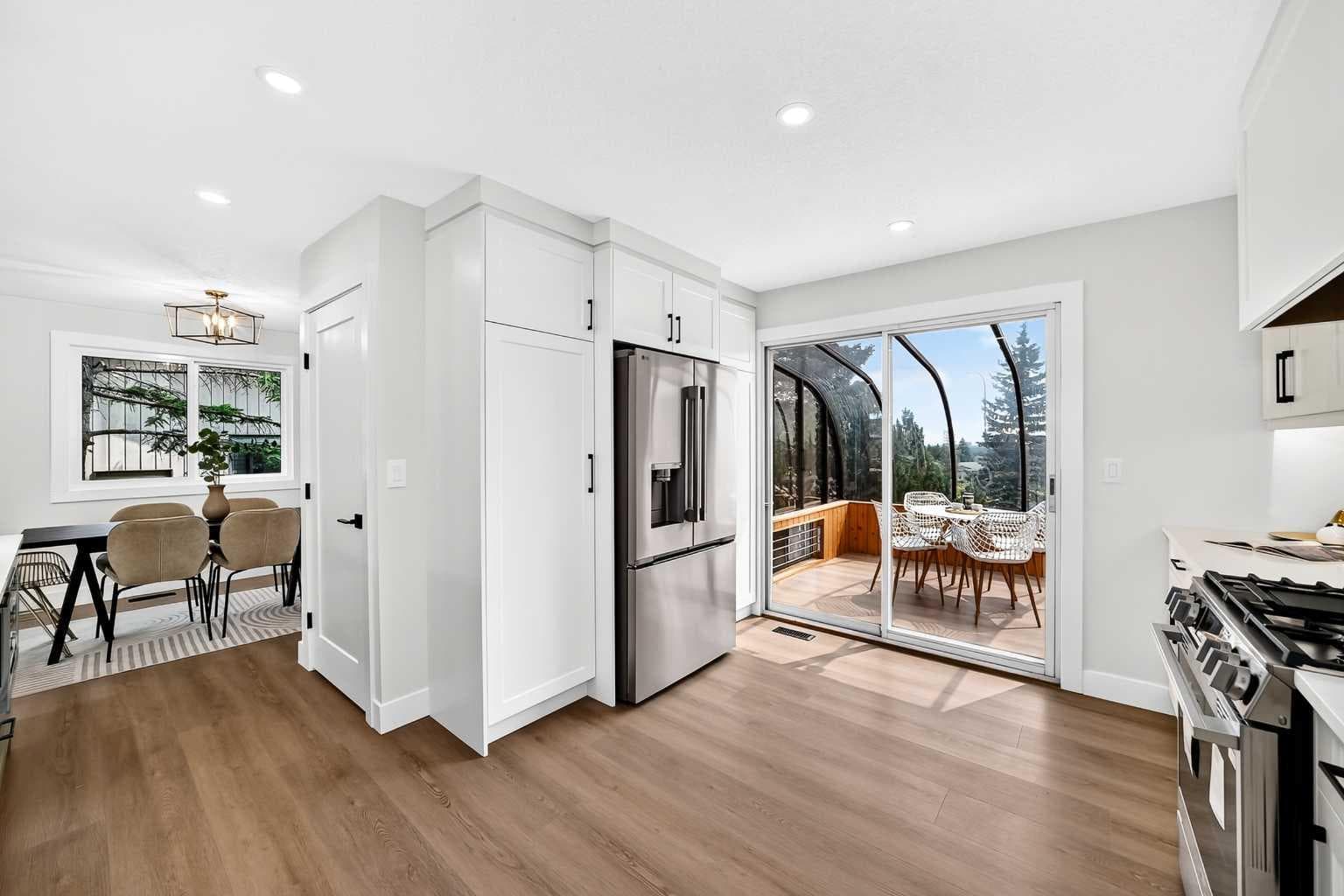 307 Silverthorn Way NW