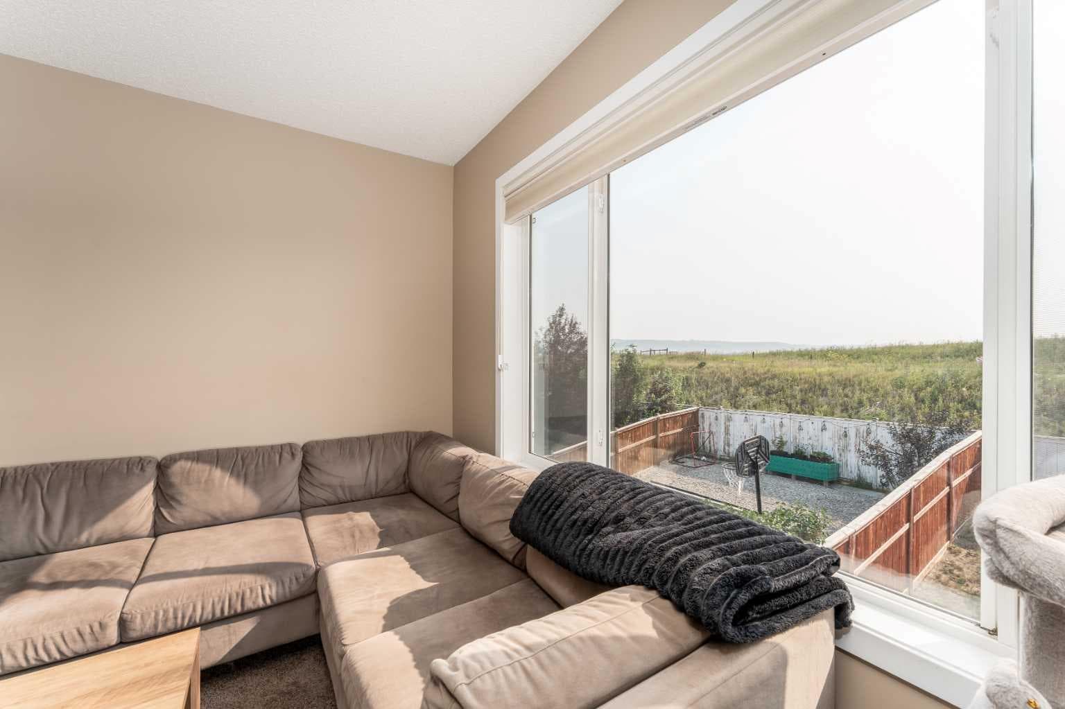 562 River Heights Crescent 