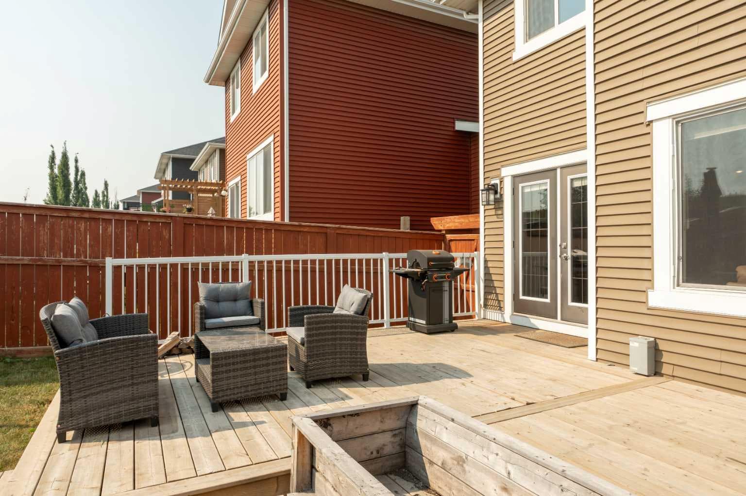 562 River Heights Crescent 