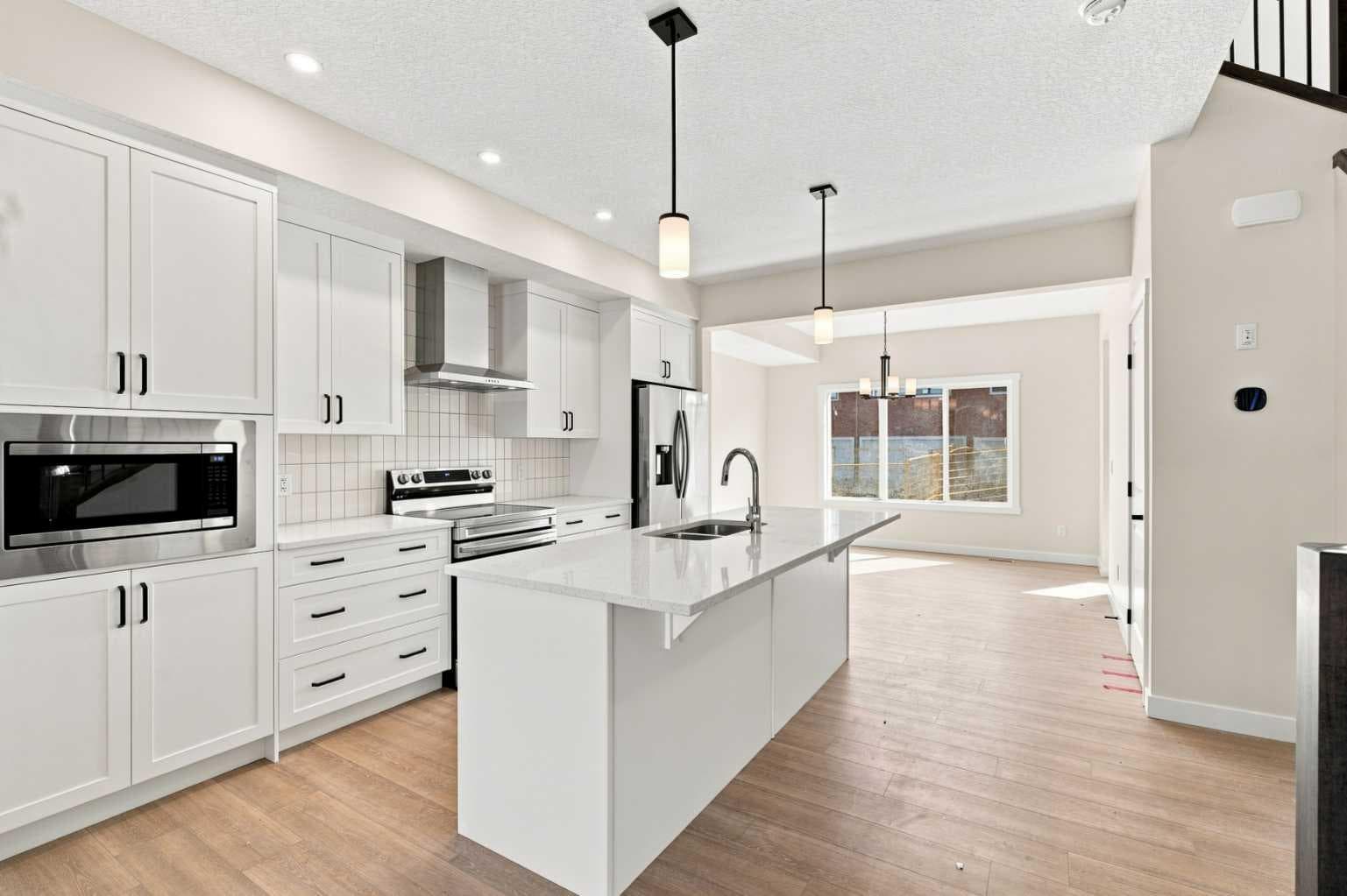 92 Buffaloberry Manor SE