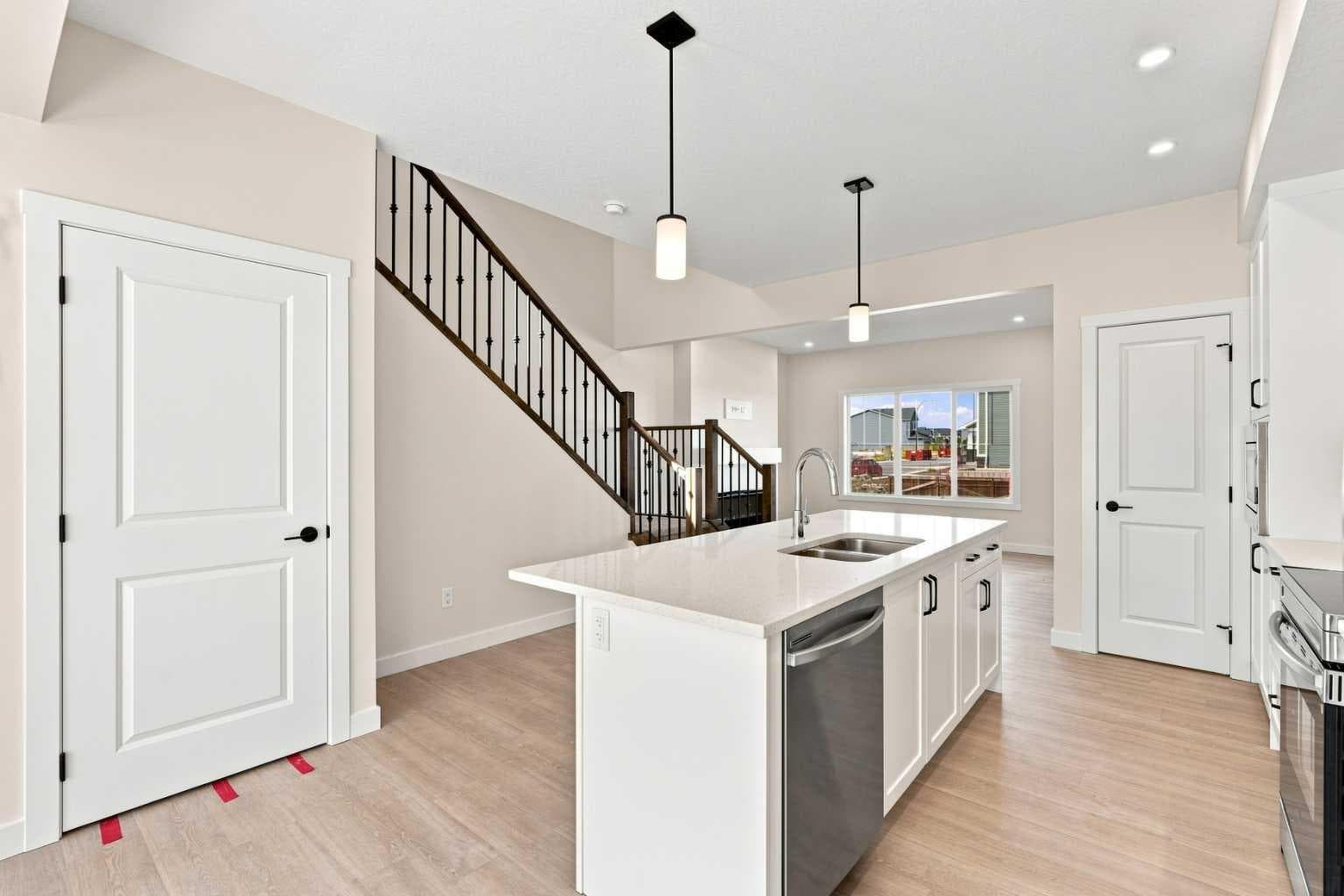 92 Buffaloberry Manor SE