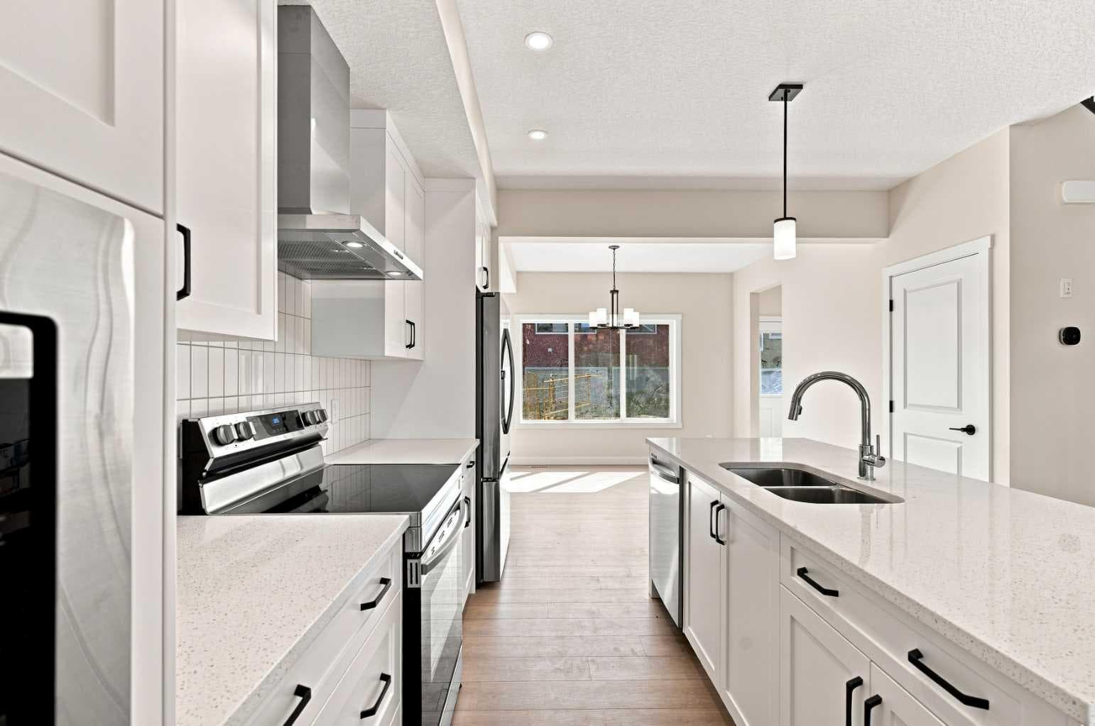 92 Buffaloberry Manor SE