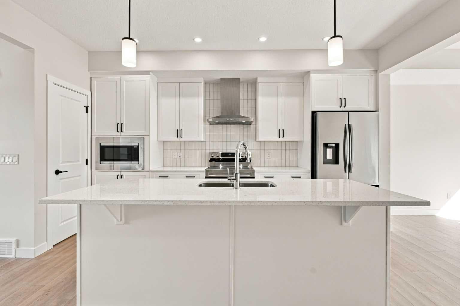 92 Buffaloberry Manor SE