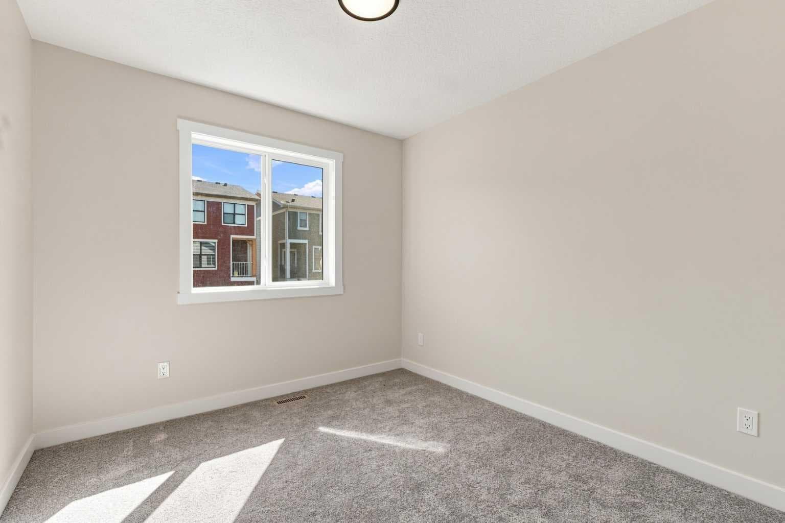 92 Buffaloberry Manor SE