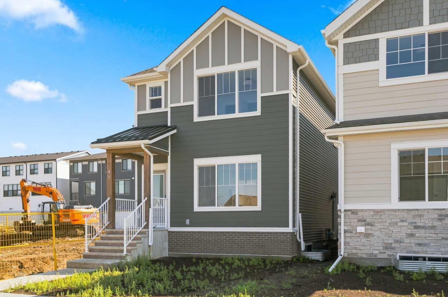 92 Buffaloberry Manor SE