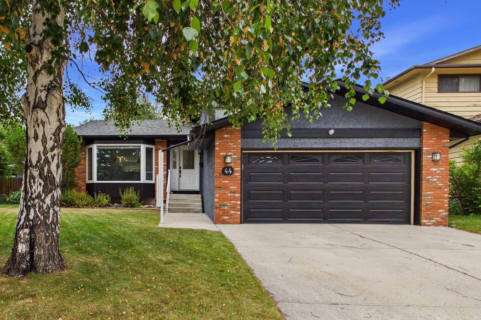 44 Woodbrook Place SW