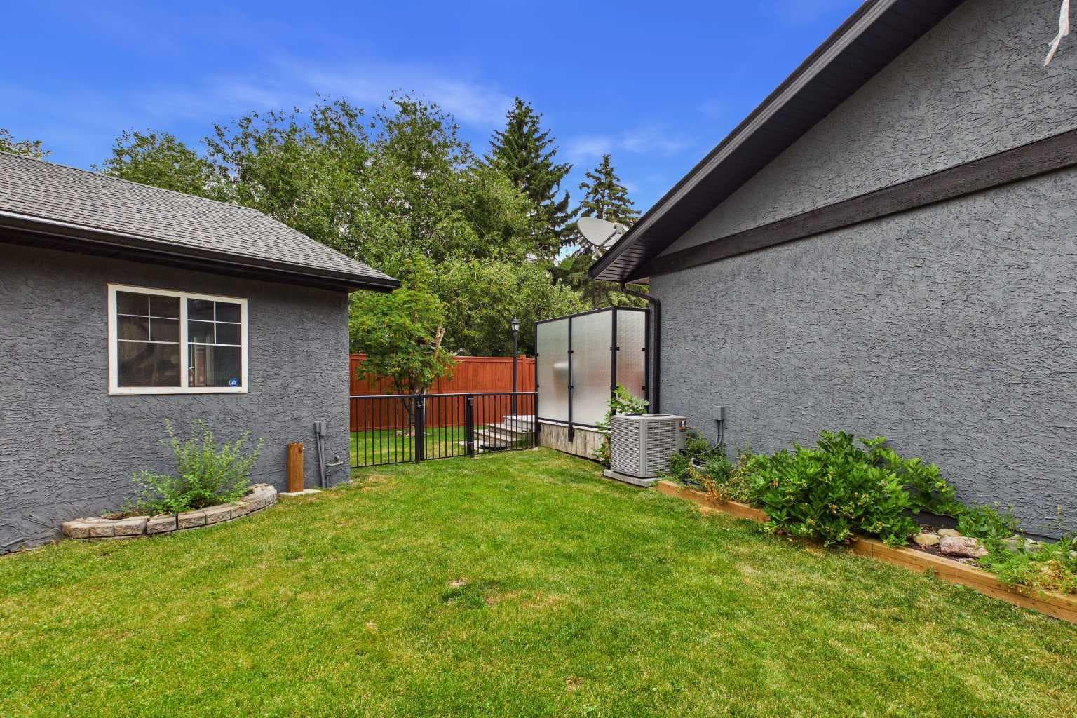 44 Woodbrook Place SW