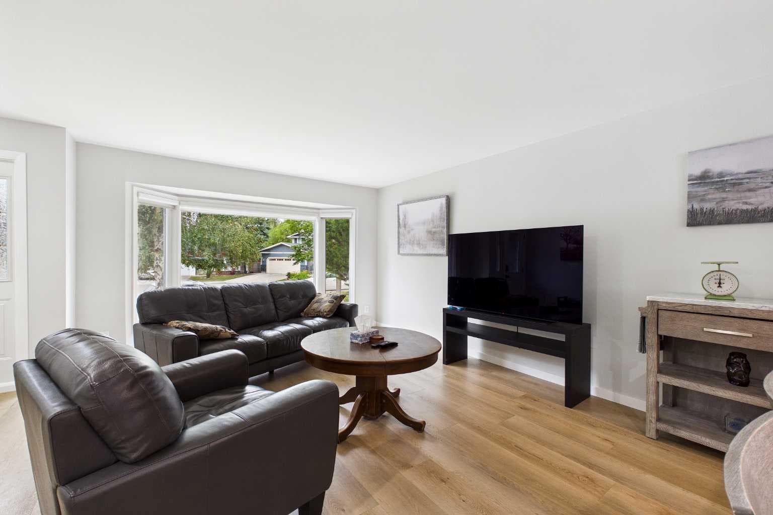 44 Woodbrook Place SW