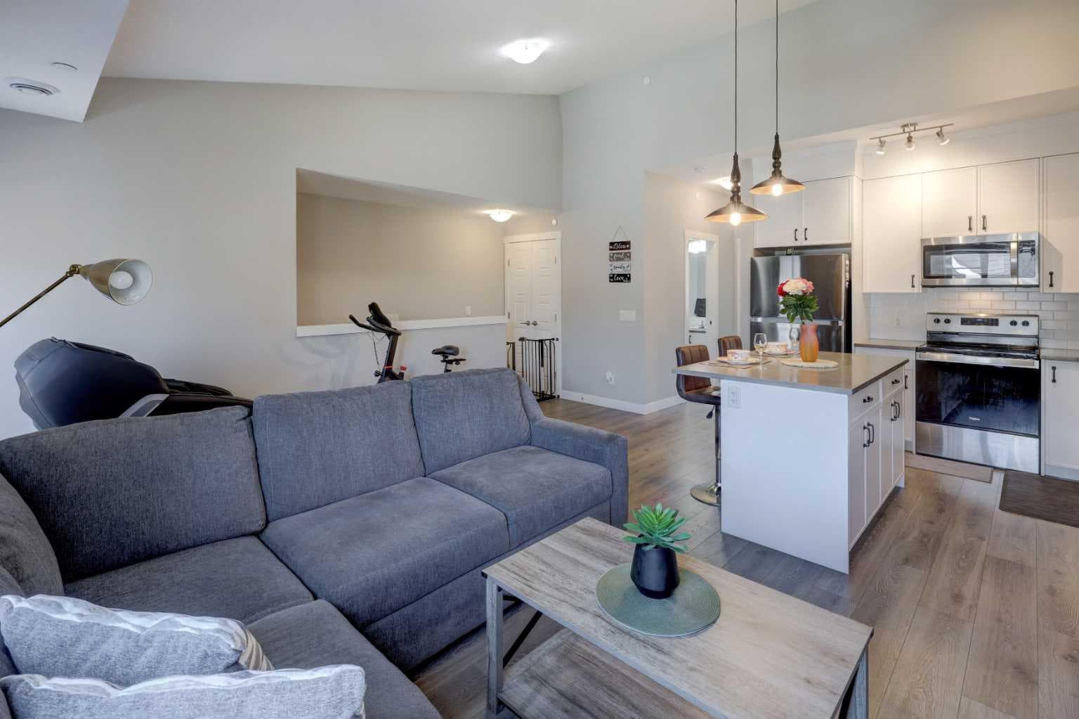 214 Livingston Common NE