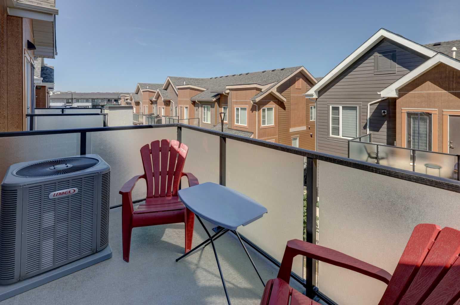 214 Livingston Common NE