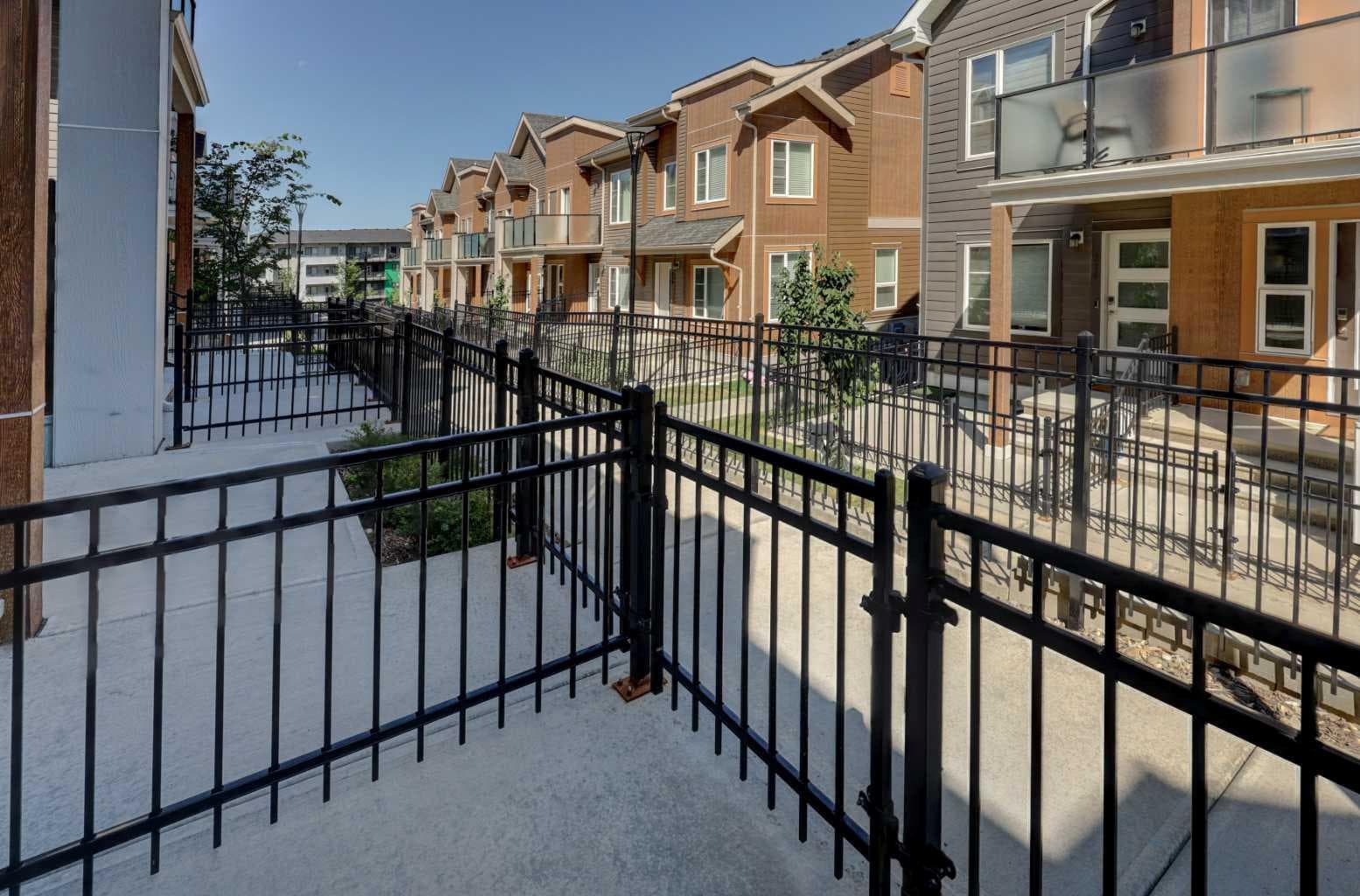 214 Livingston Common NE