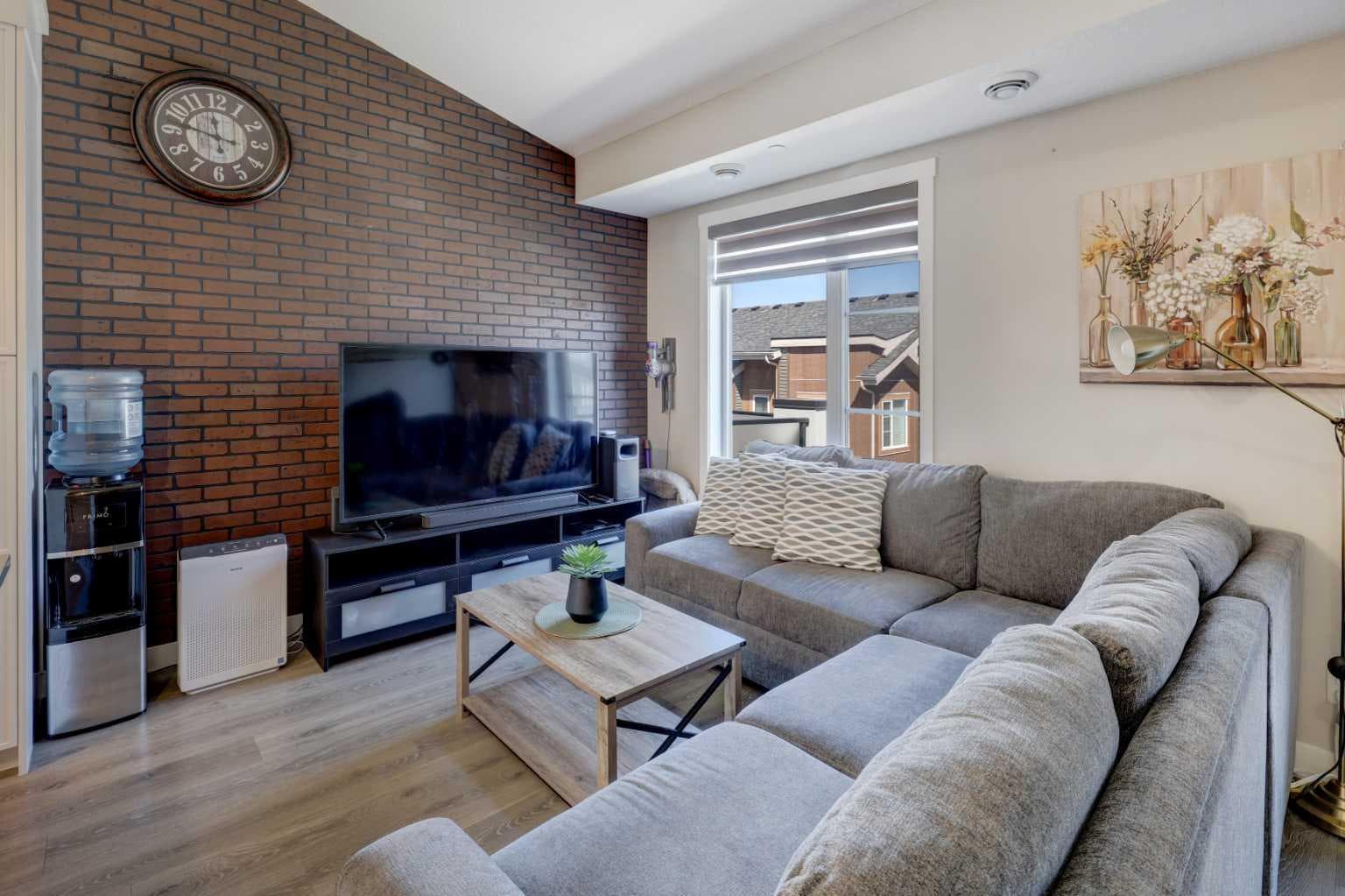 214 Livingston Common NE