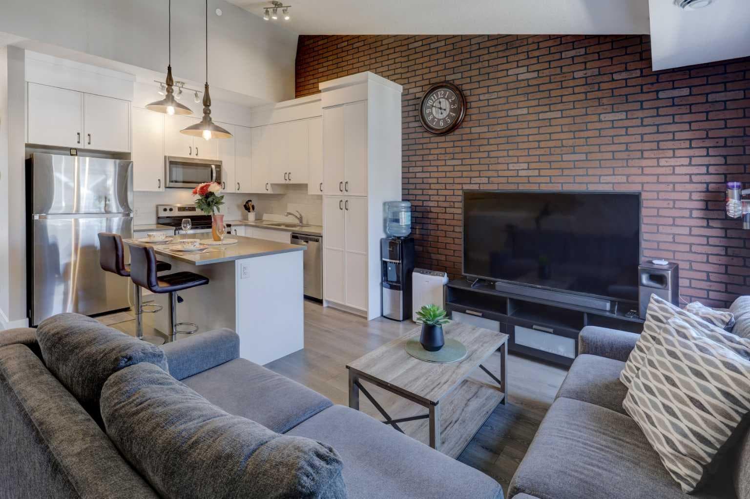 214 Livingston Common NE