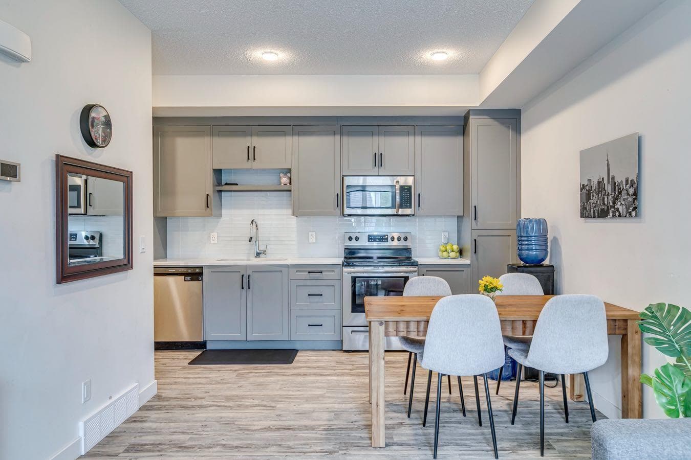 4301, 100 Walgrove Court SE
