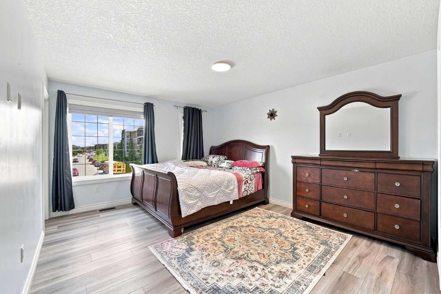 201 Saddlelake Drive NE