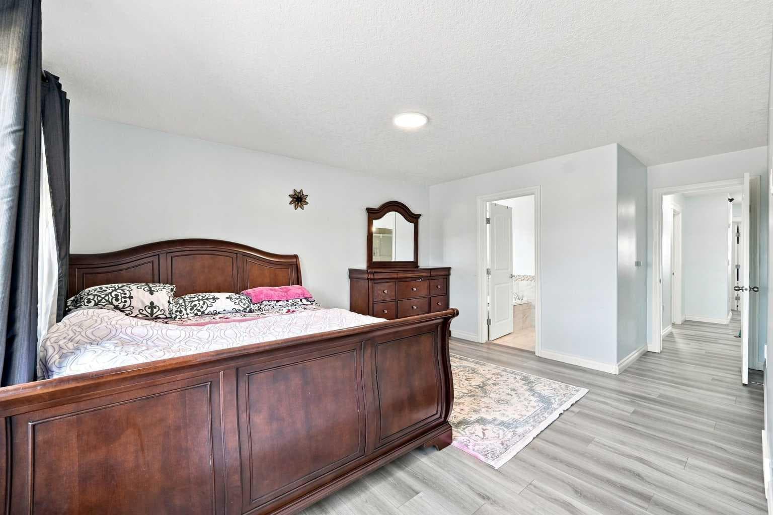 201 Saddlelake Drive NE