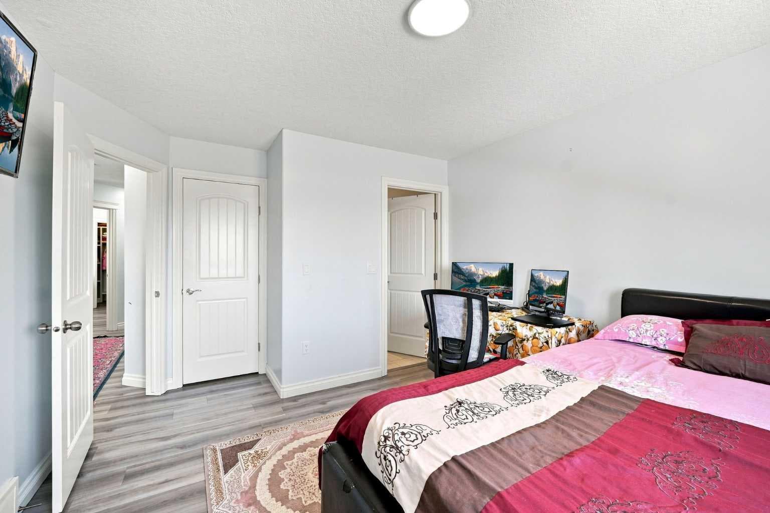 201 Saddlelake Drive NE