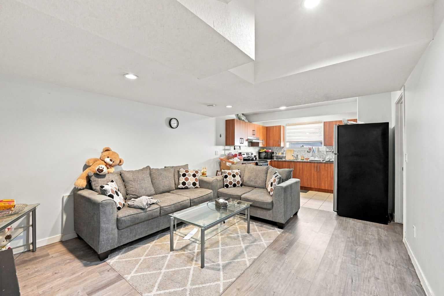 201 Saddlelake Drive NE