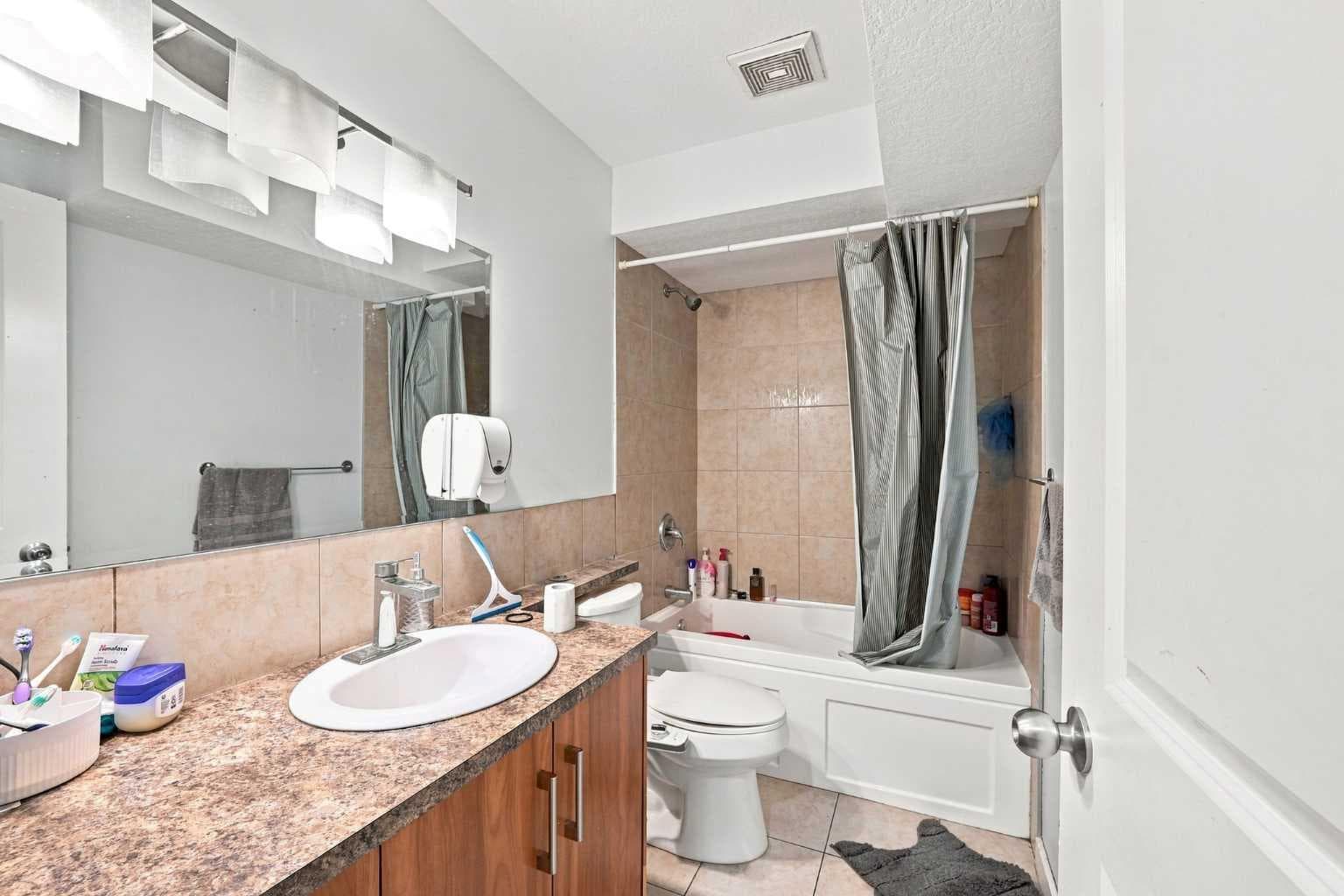 201 Saddlelake Drive NE