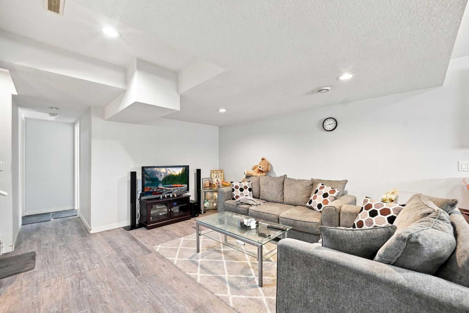 201 Saddlelake Drive NE