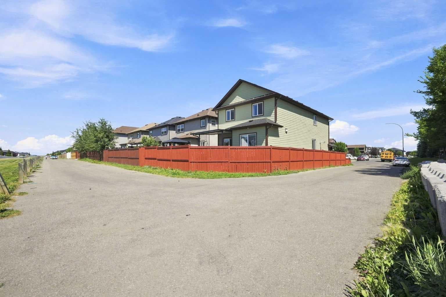 201 Saddlelake Drive NE