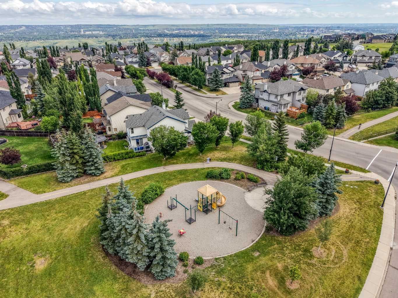 43 Cougar Ridge Bay SW