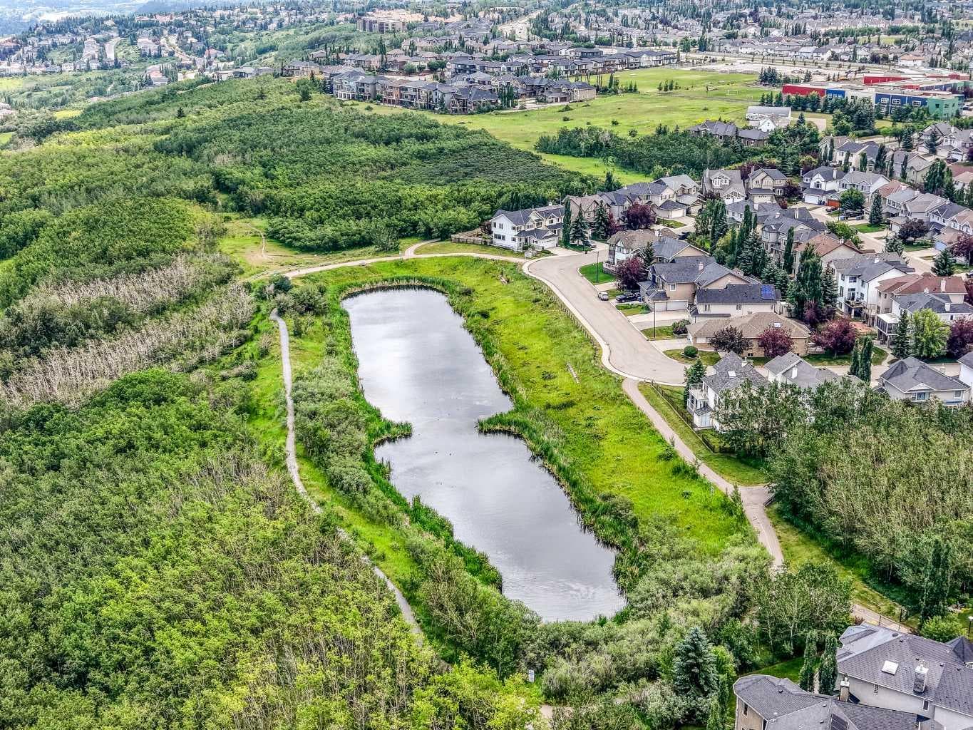 43 Cougar Ridge Bay SW