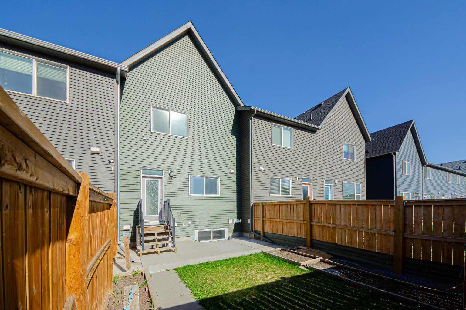 83 Savanna Park NE