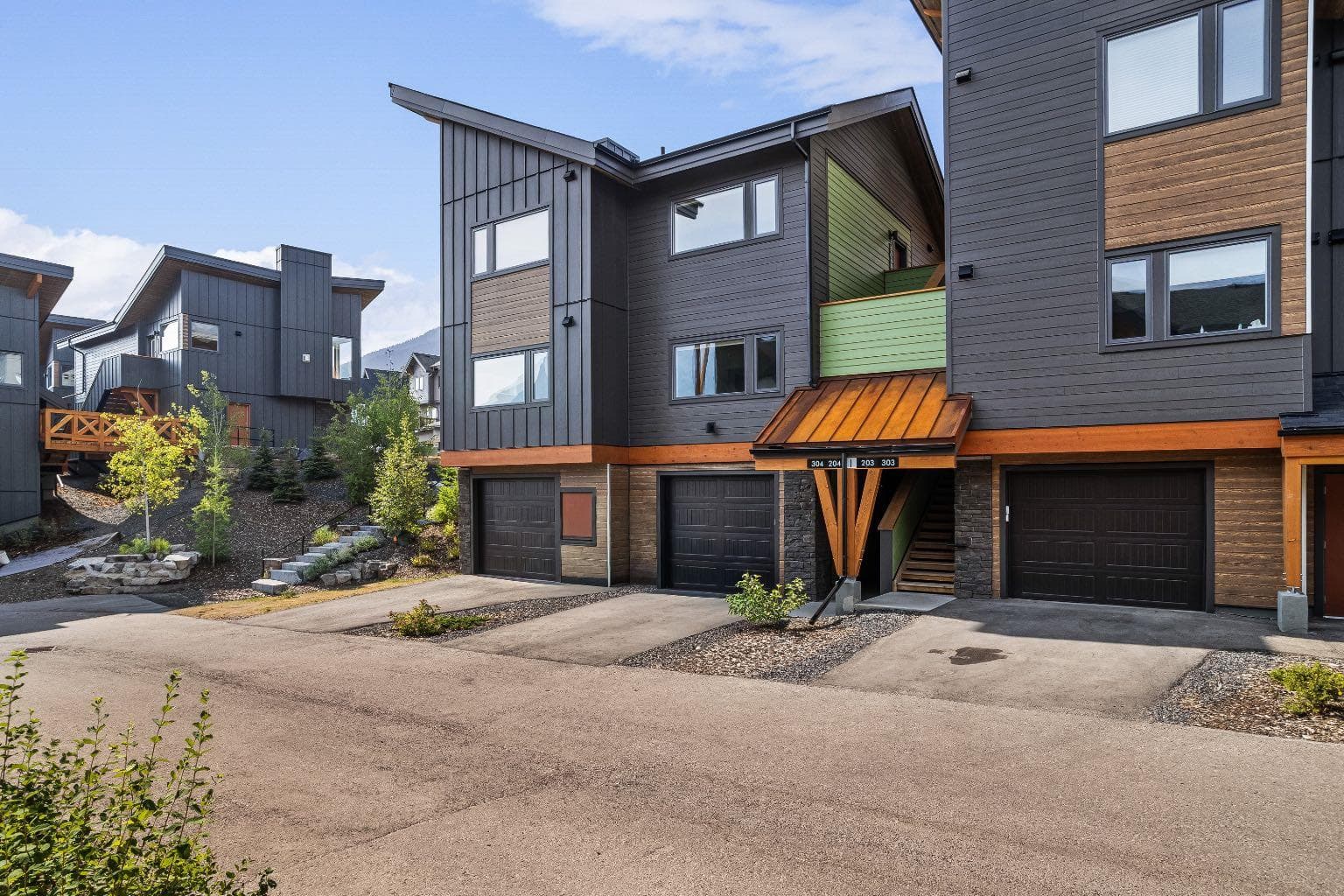 204i, 209 Stewart Creek Rise 