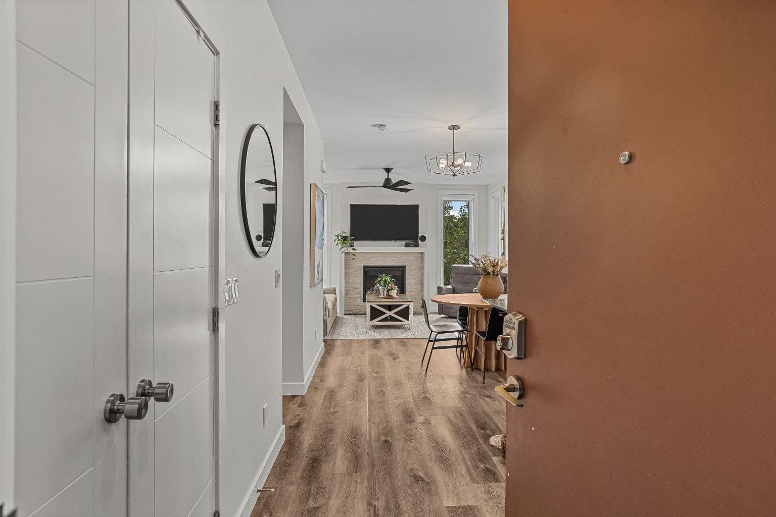 204i, 209 Stewart Creek Rise 