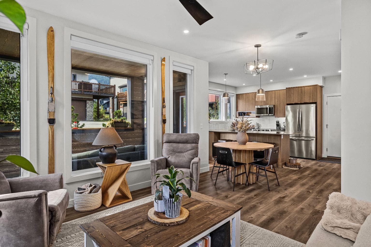 204i, 209 Stewart Creek Rise 