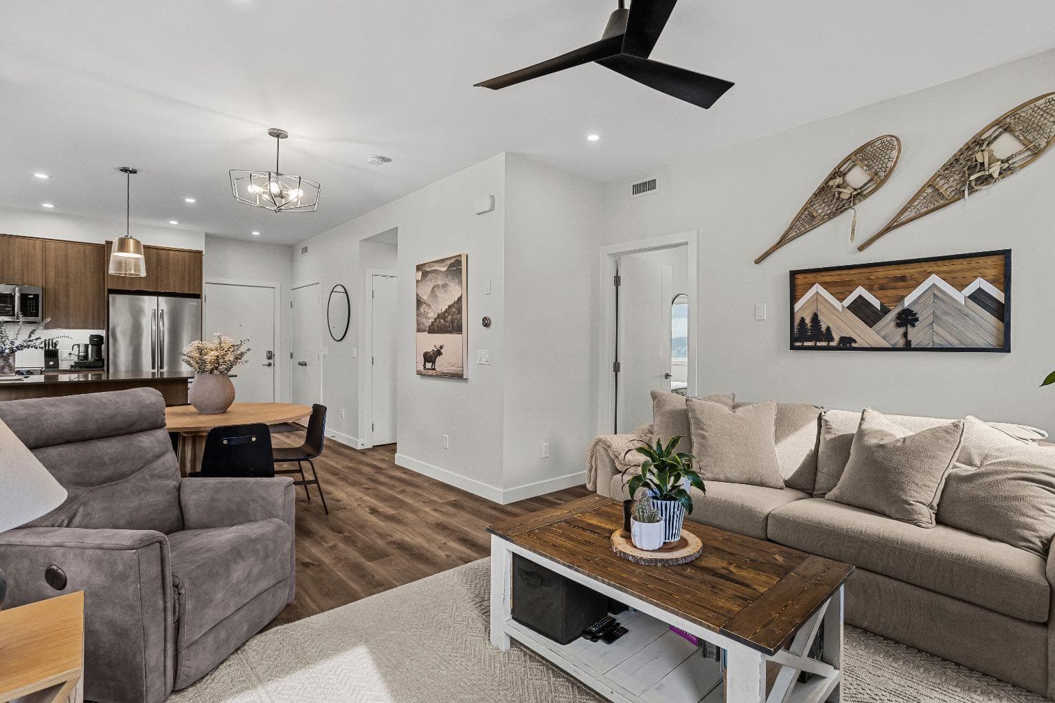 204i, 209 Stewart Creek Rise 