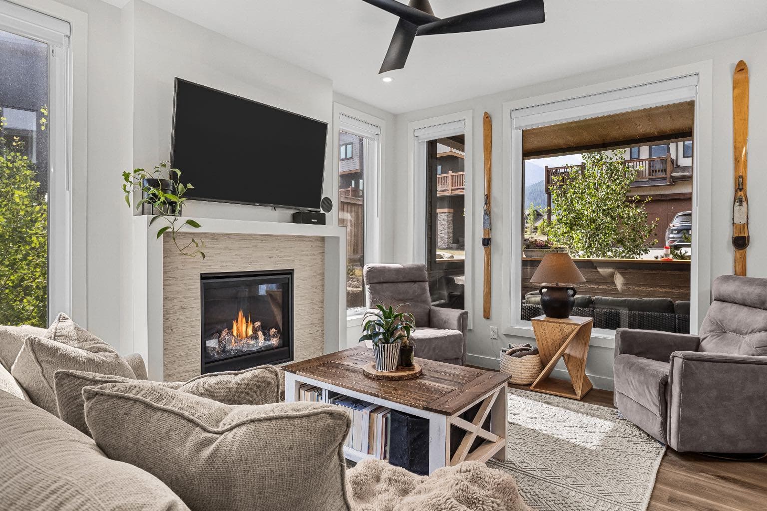 204i, 209 Stewart Creek Rise 