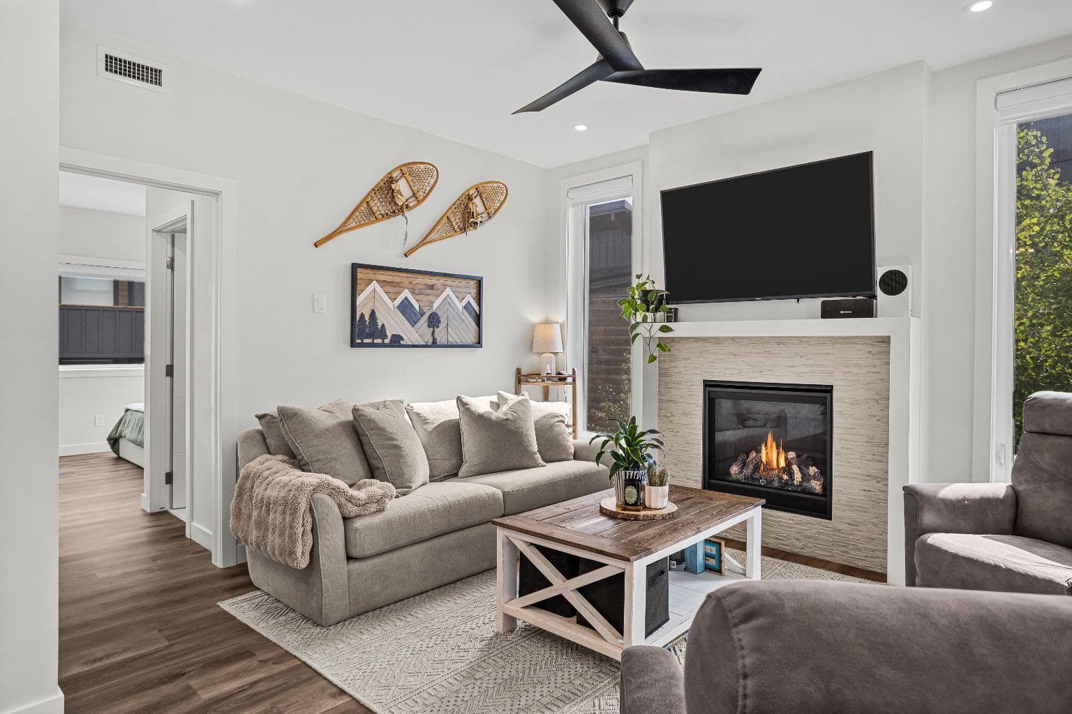 204i, 209 Stewart Creek Rise 
