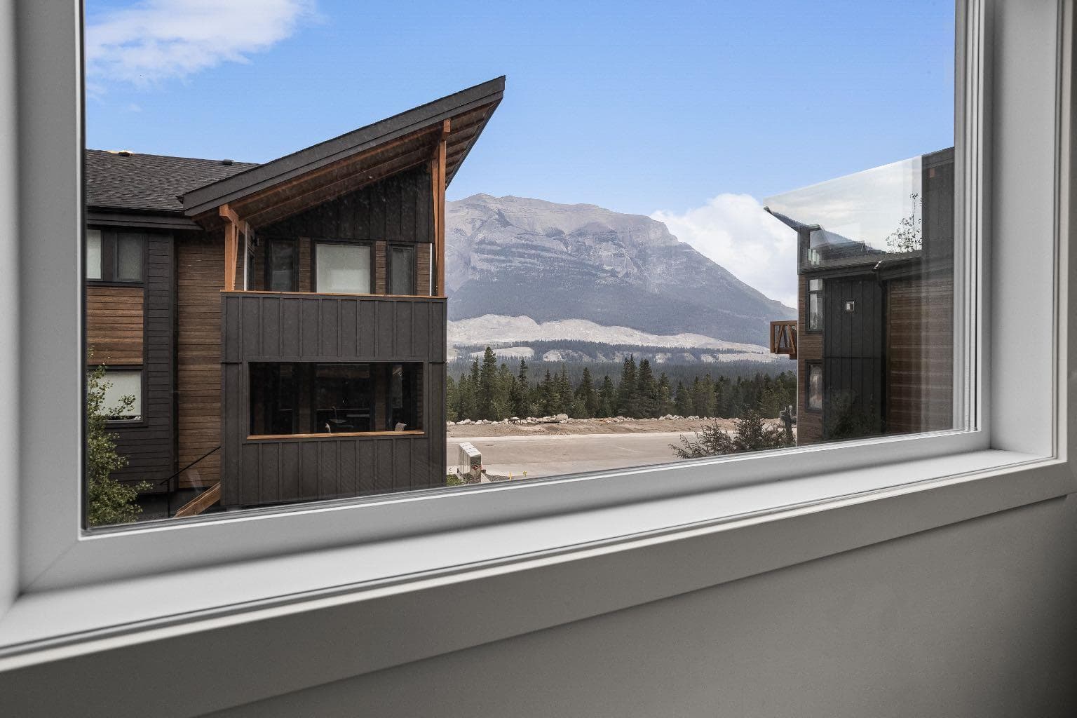 204i, 209 Stewart Creek Rise 