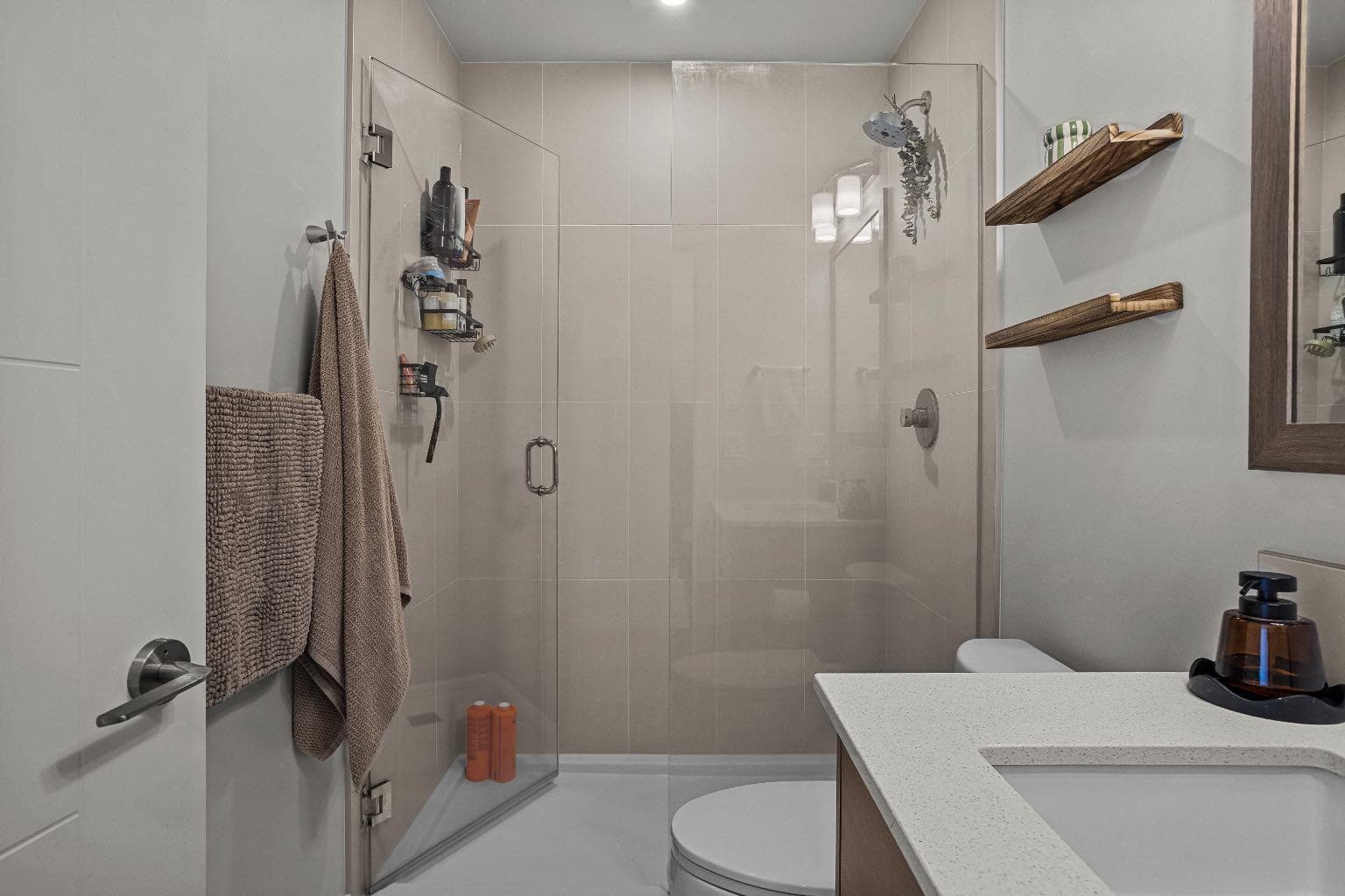 204i, 209 Stewart Creek Rise 