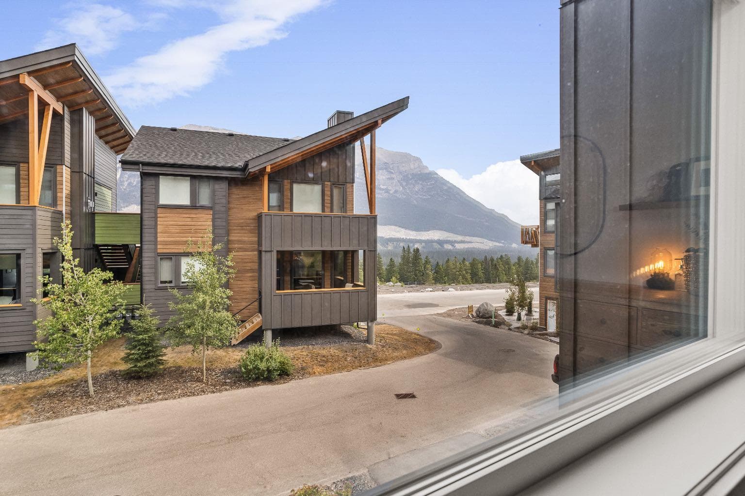 204i, 209 Stewart Creek Rise 