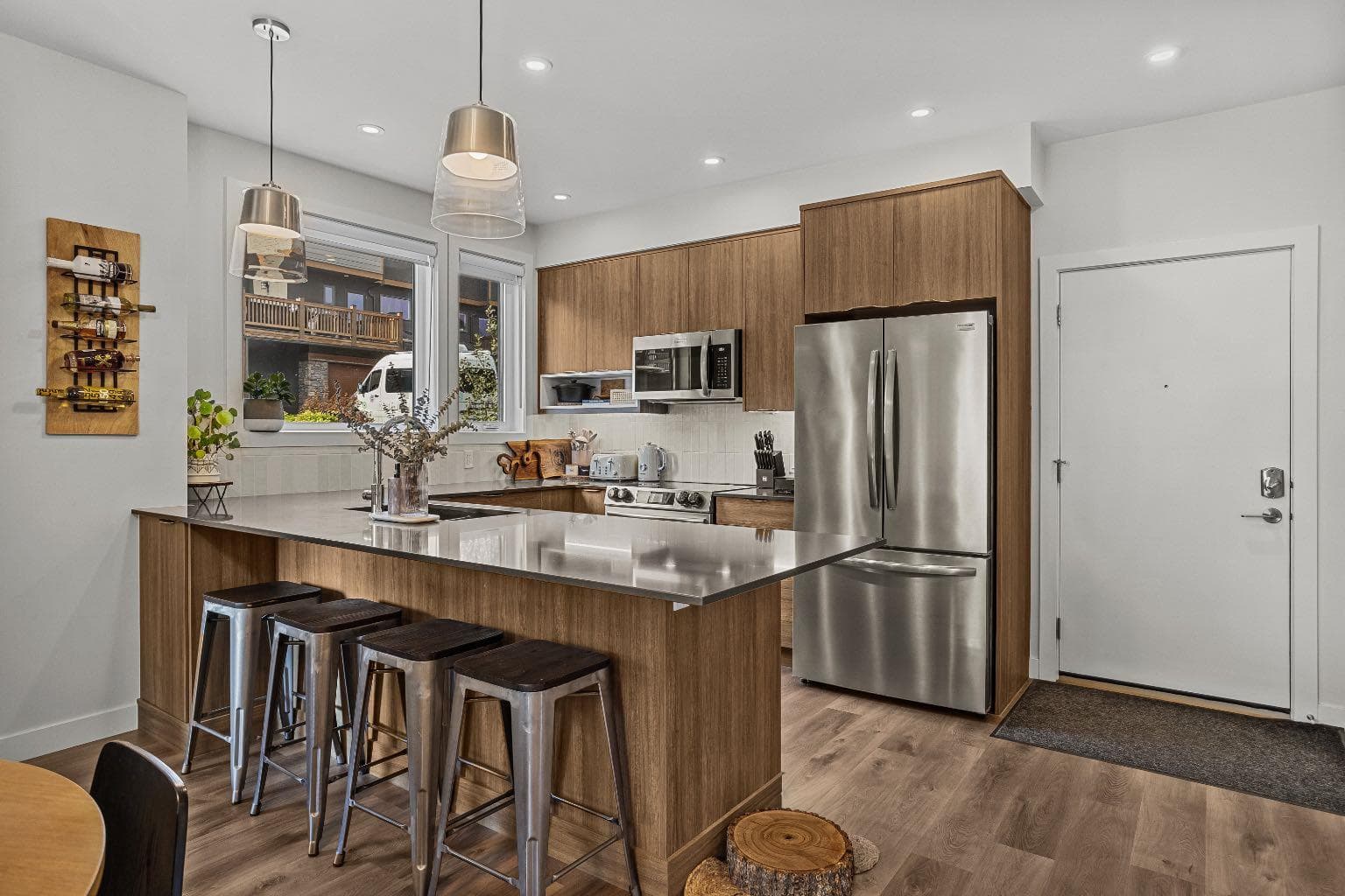 204i, 209 Stewart Creek Rise 