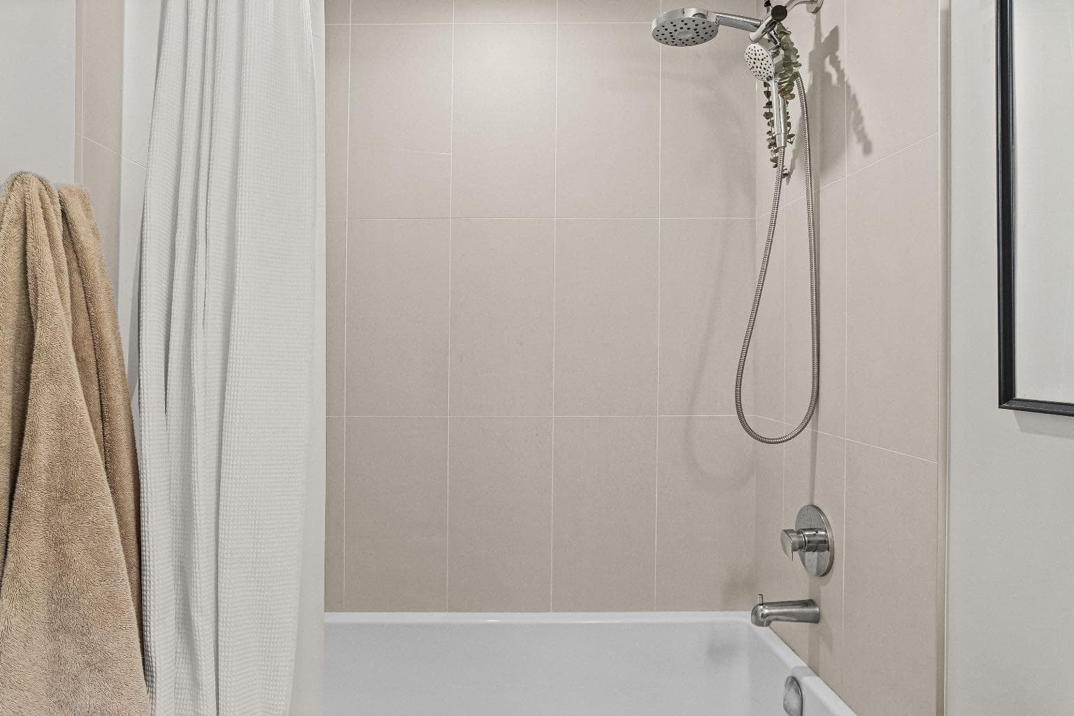 204i, 209 Stewart Creek Rise 