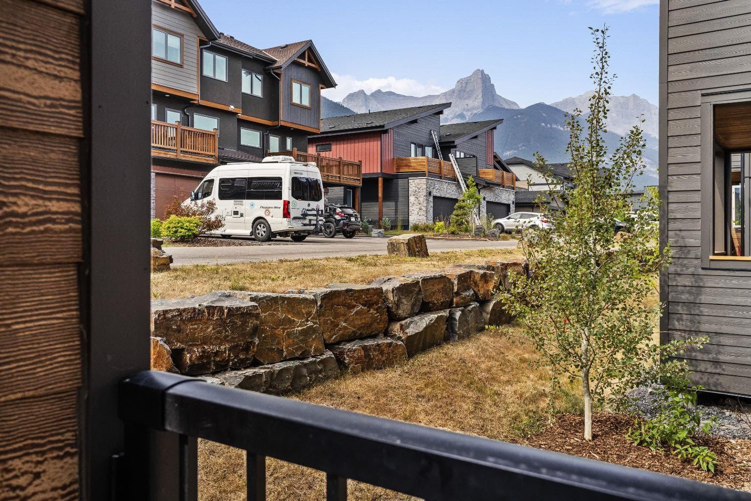 204i, 209 Stewart Creek Rise 