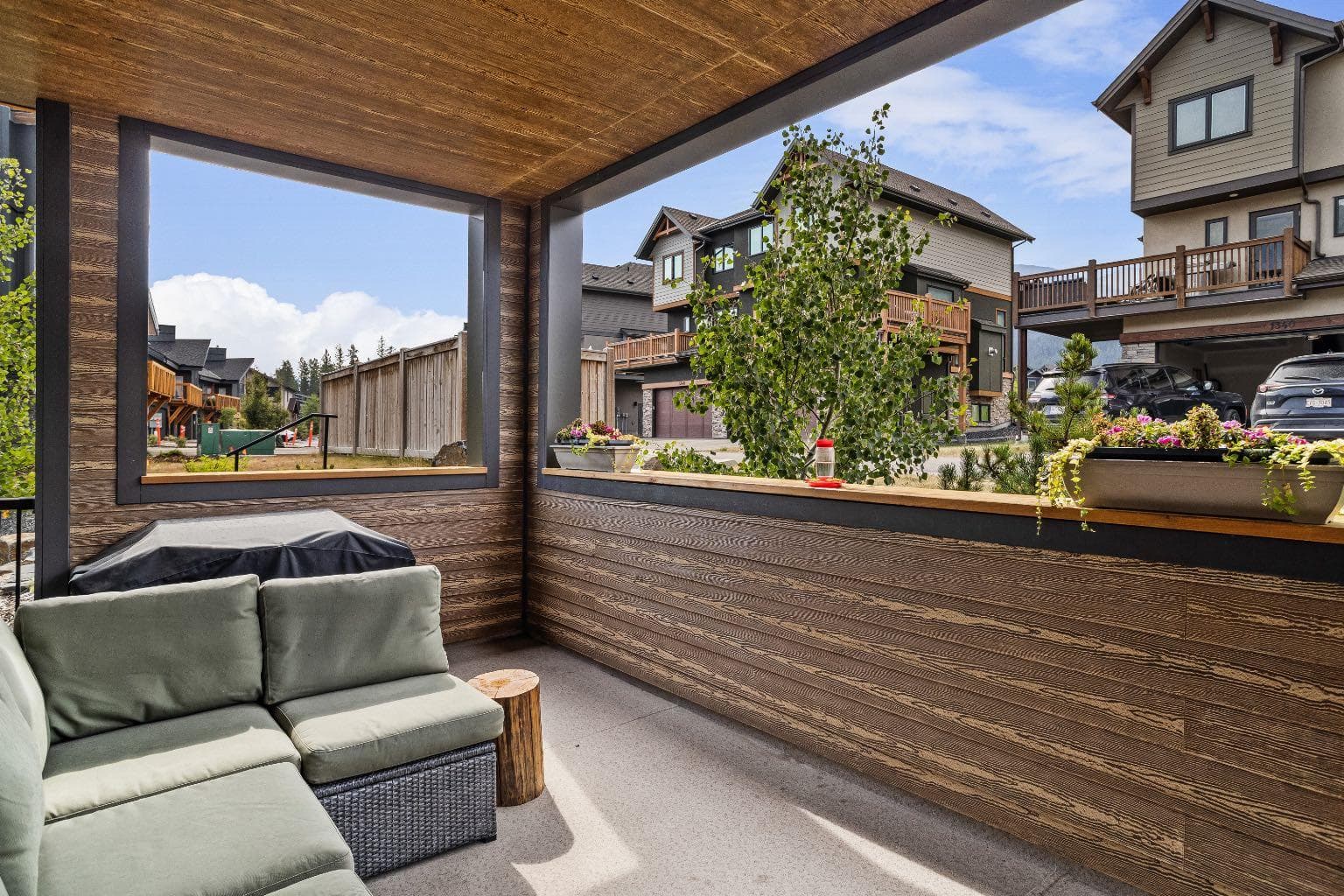 204i, 209 Stewart Creek Rise 