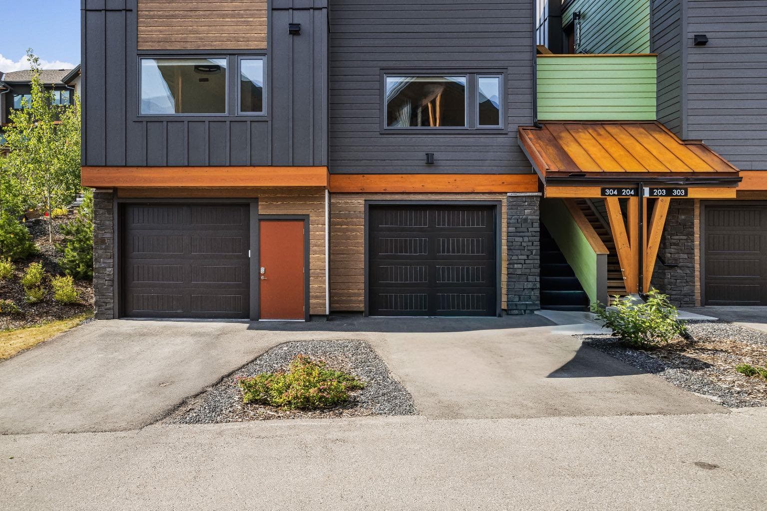 204i, 209 Stewart Creek Rise 