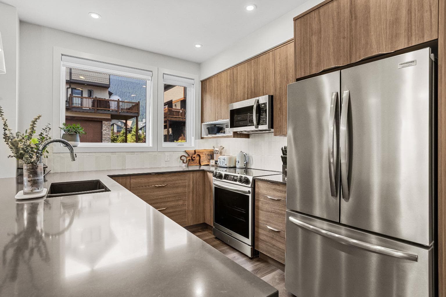 204i, 209 Stewart Creek Rise 