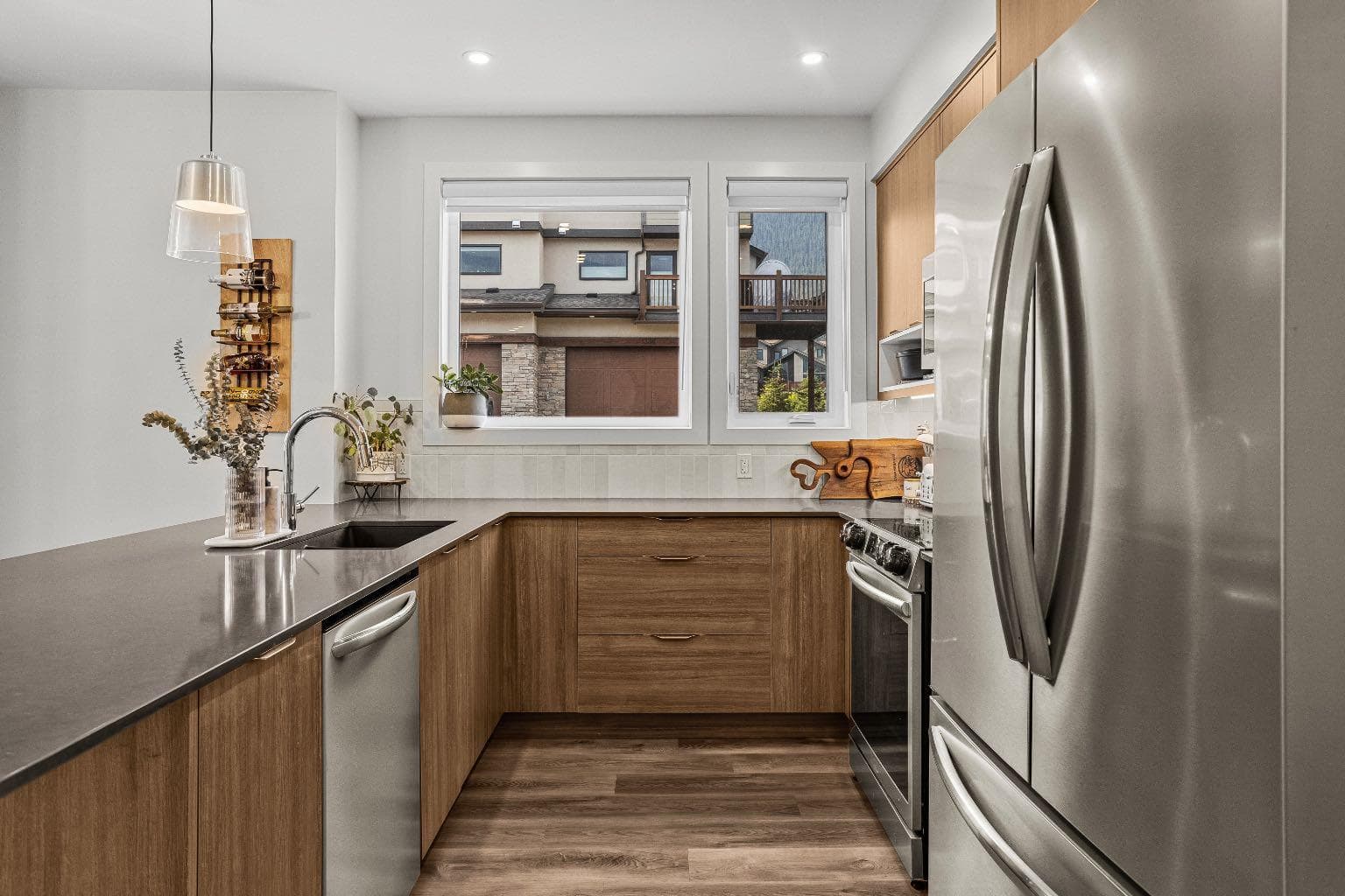 204i, 209 Stewart Creek Rise 
