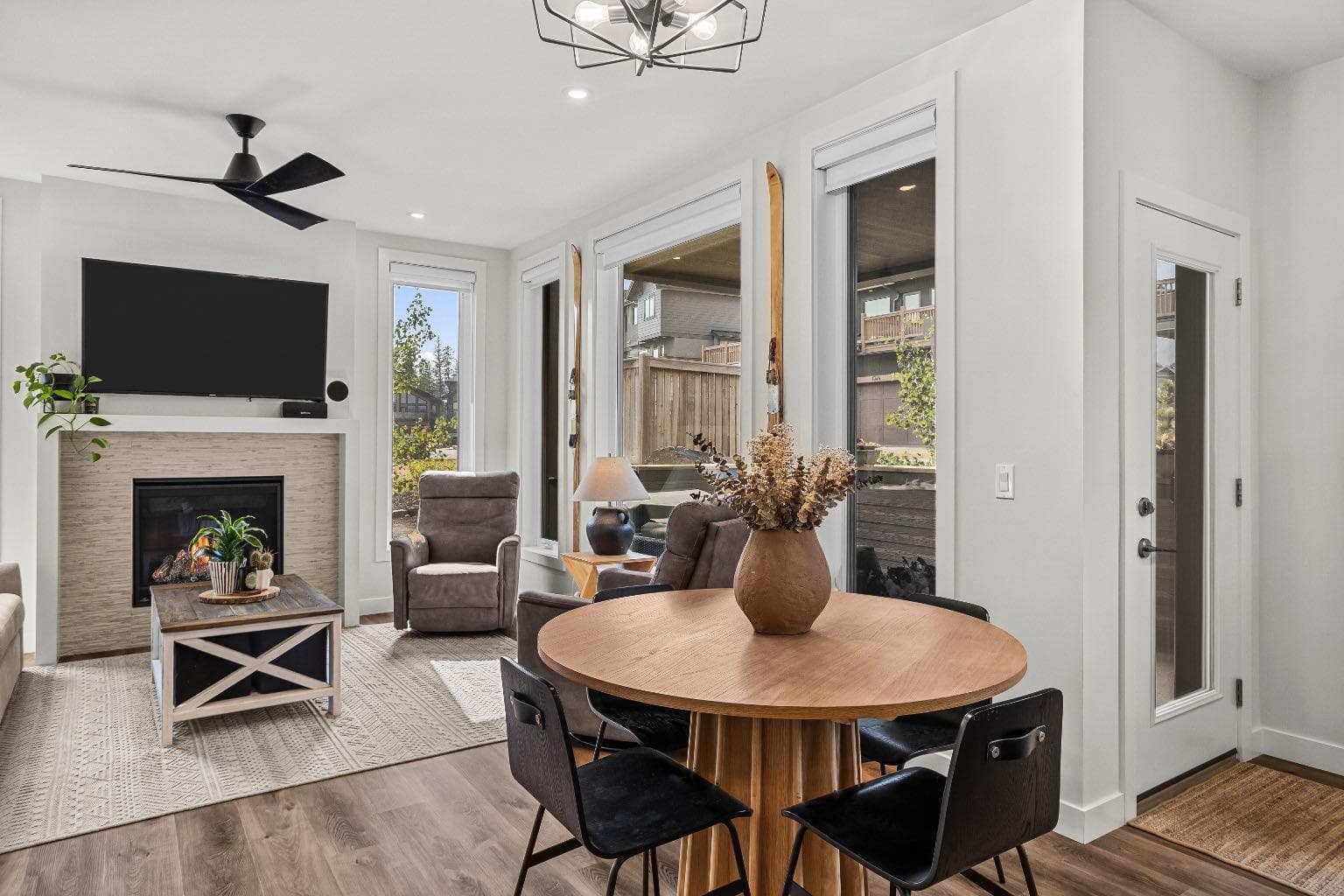 204i, 209 Stewart Creek Rise 